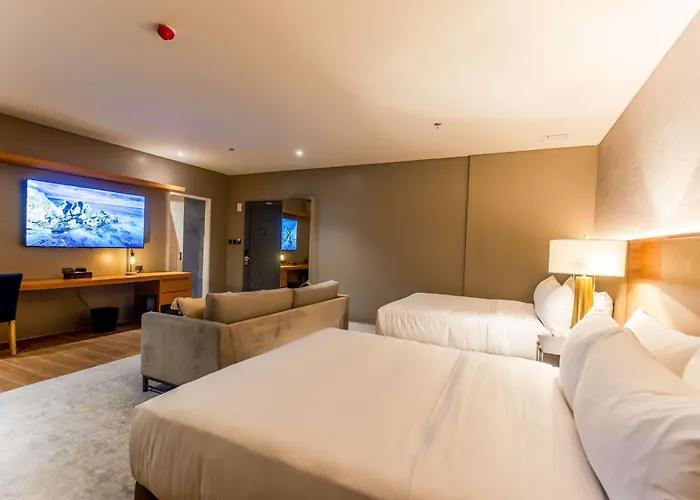 Brittany Hotel Villar City