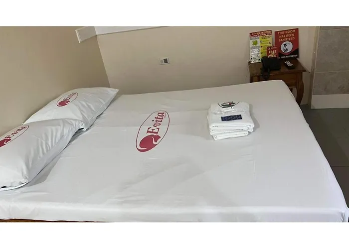 Oyo 1026 Evita Hotel Bacoor